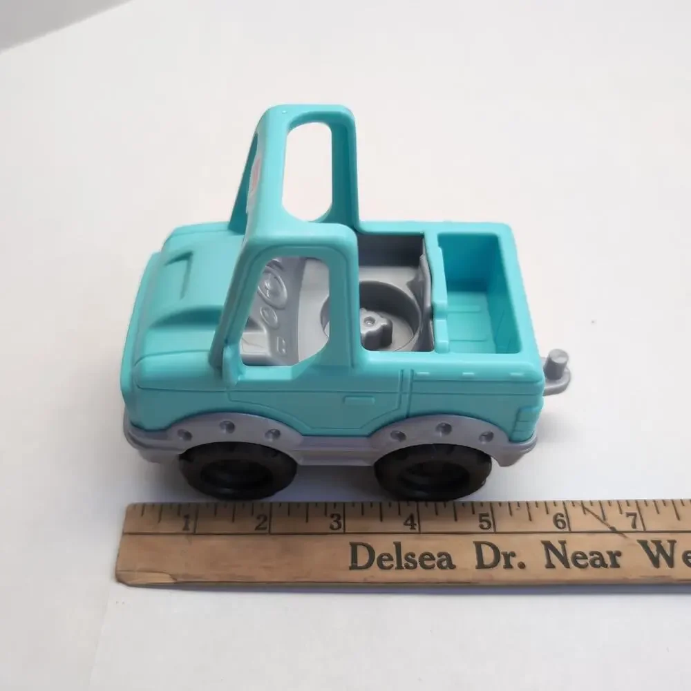 Lot of 2 Fisher Price Little People Help a Friend Pick‎ Up Truck 2017 Mattel